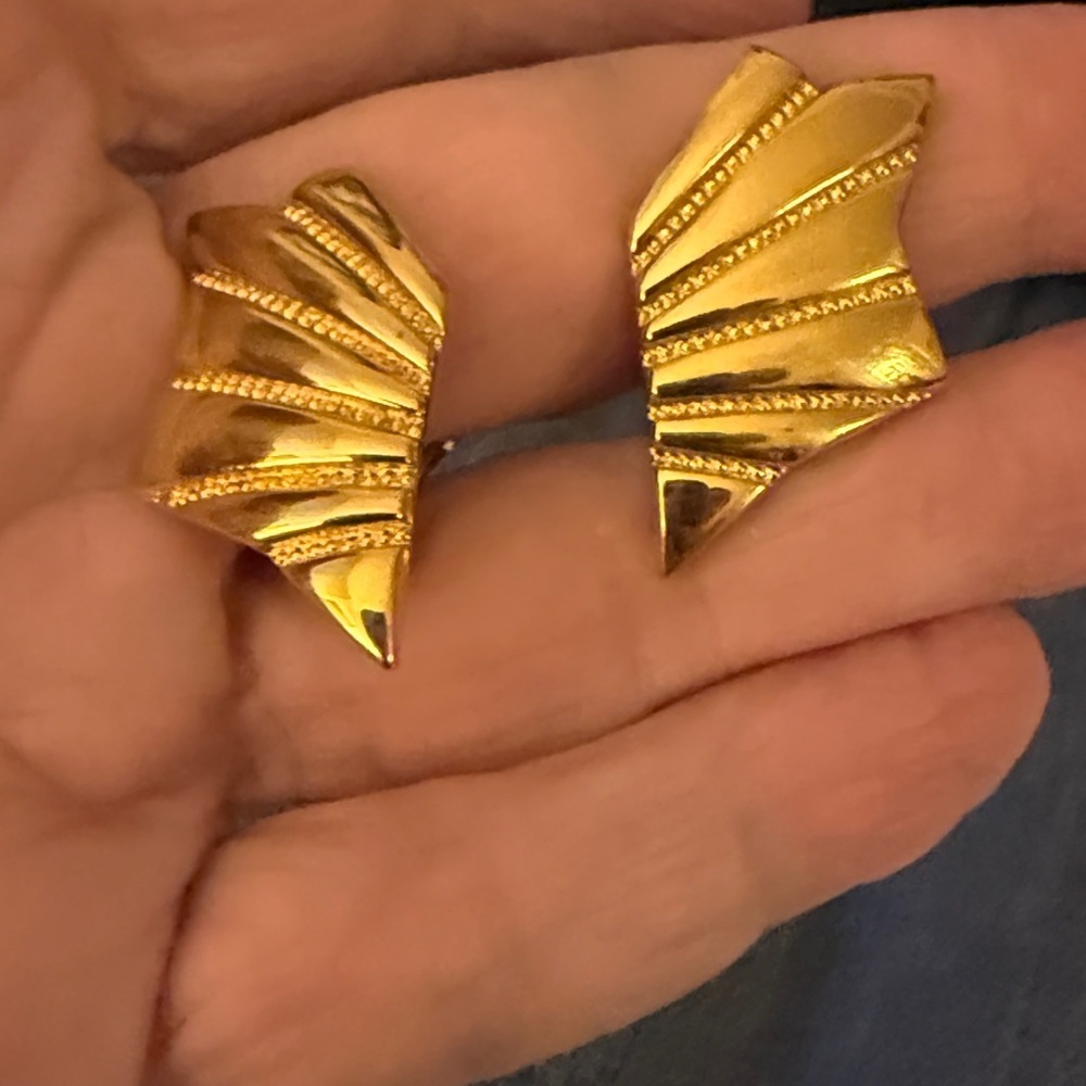 Monet Vintage Crimped Scalloped Fan Shaped Clip On Gold Plated Earrings.